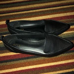 Apt. 9 point toe loafers